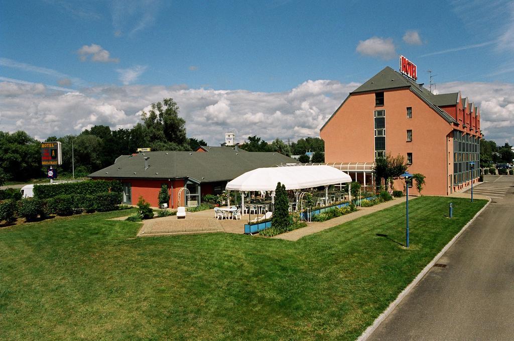 Hotel Restaurant La Tour Romaine - Haguenau - Strasbourg Nord Schweighouse-sur-Moder 외부 사진