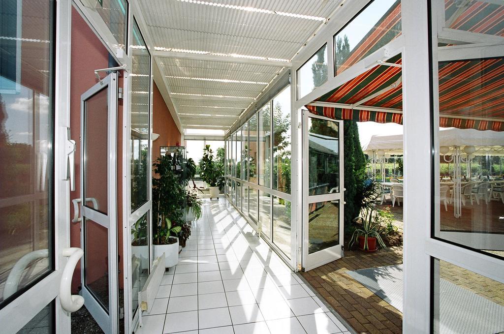 Hotel Restaurant La Tour Romaine - Haguenau - Strasbourg Nord Schweighouse-sur-Moder 외부 사진